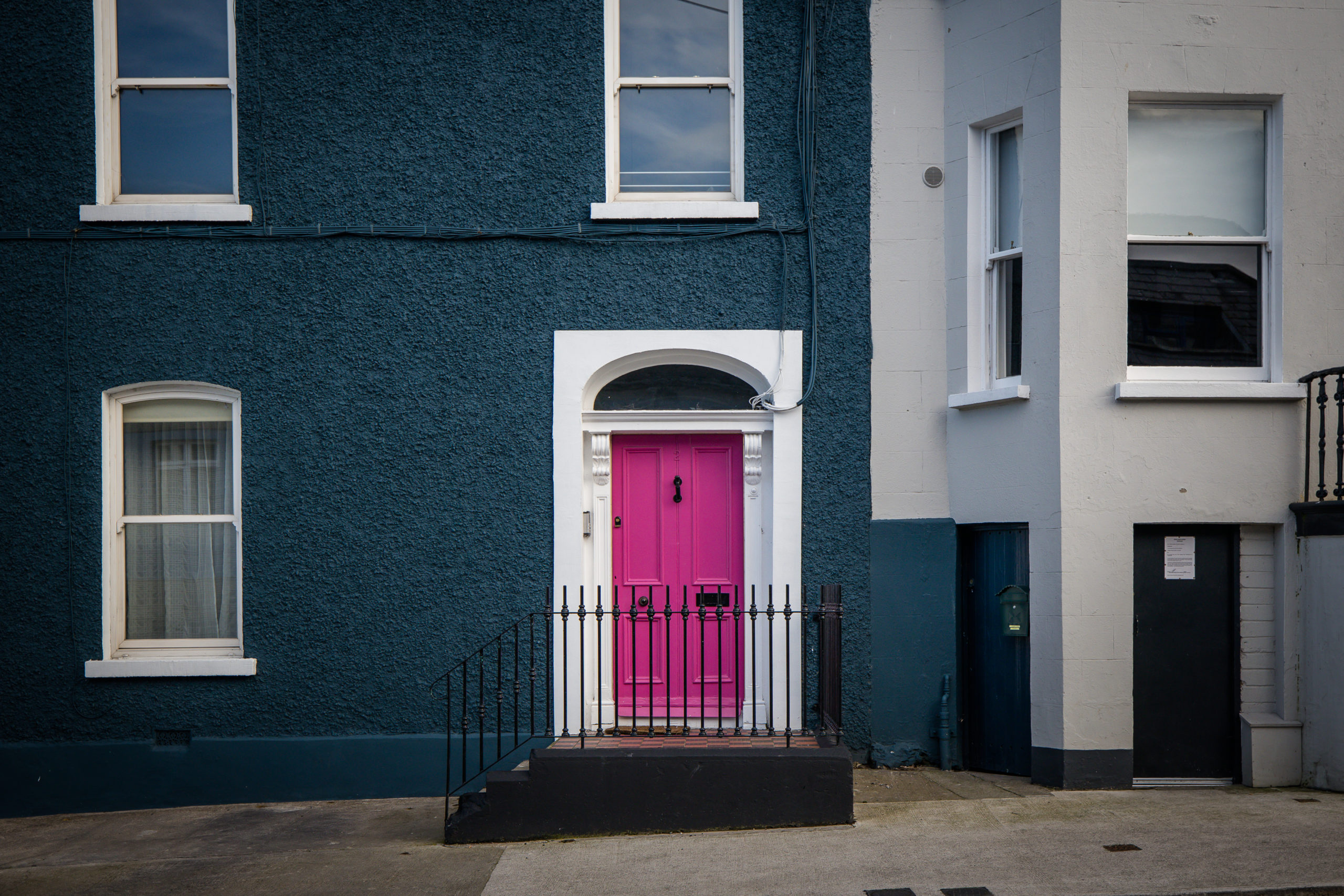 house with pink door